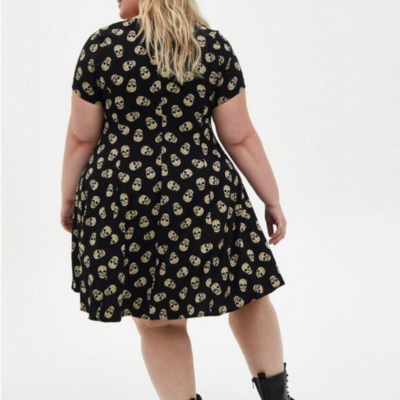 NWT Torrid Skull Print Black Dress - Picture 3 of 9